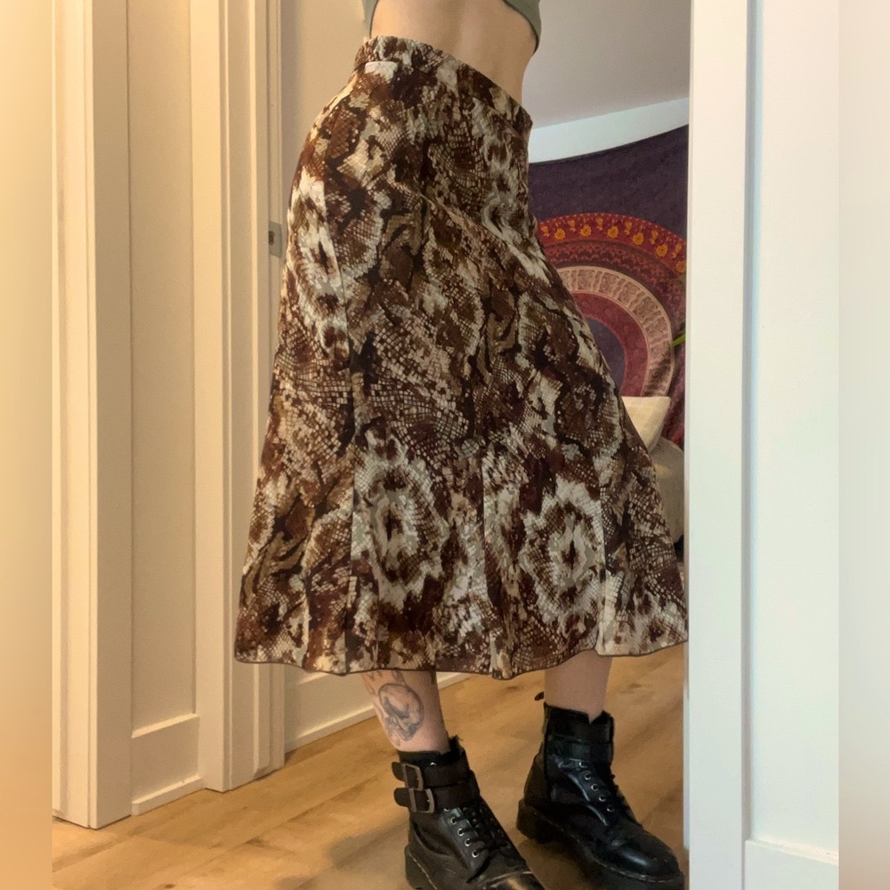 Beautiful vintage snake print skirt